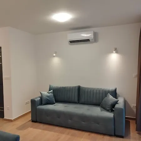Heart Of Loviste Apartment Exterior photo